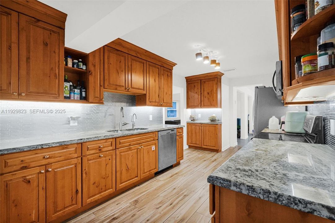 For Sale: $1,300,000 (4 beds, 3 baths, 2529 Square Feet)