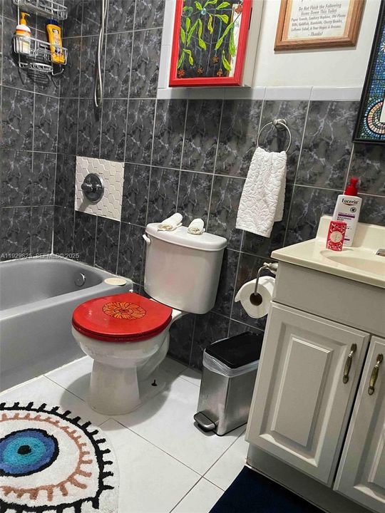 待售: $1,600,000 (5 贝兹, 5 浴室, 2194 平方英尺)