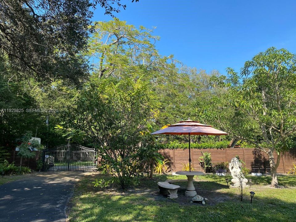 待售: $1,499,999 (5 贝兹, 4 浴室, 2194 平方英尺)