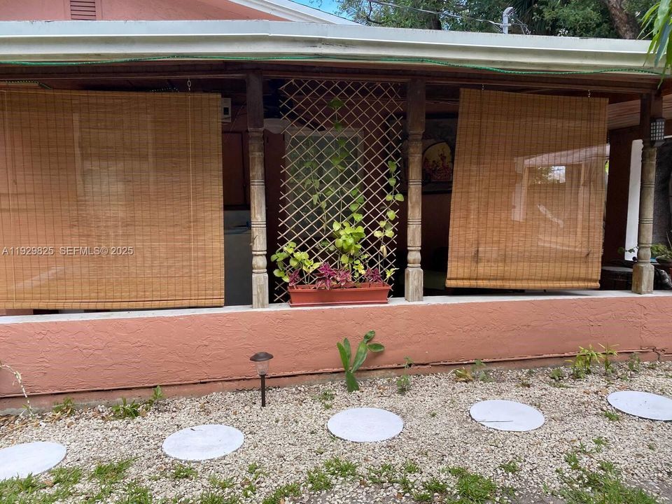 待售: $1,600,000 (5 贝兹, 5 浴室, 2194 平方英尺)