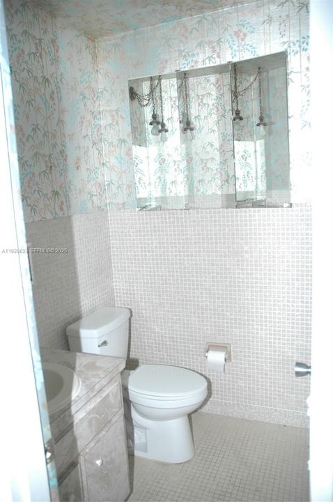 For Sale: $140,000 (2 beds, 1 baths, 880 Square Feet)