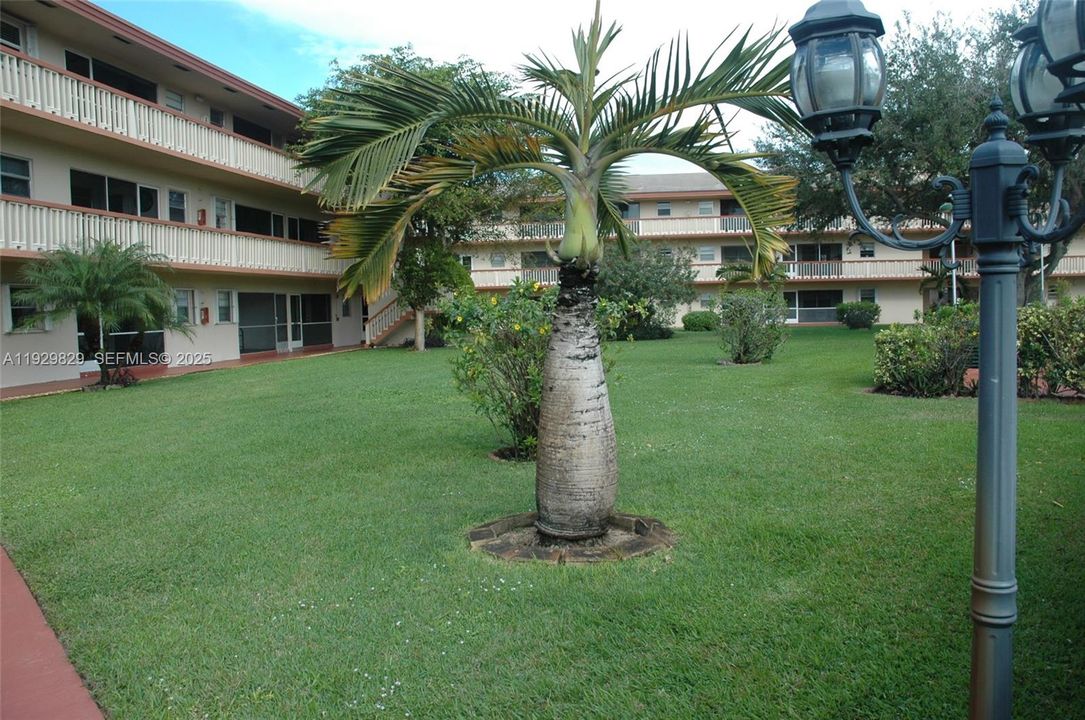 For Sale: $140,000 (2 beds, 1 baths, 880 Square Feet)