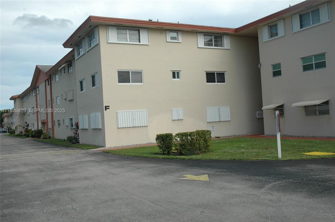 For Sale: $140,000 (2 beds, 1 baths, 880 Square Feet)