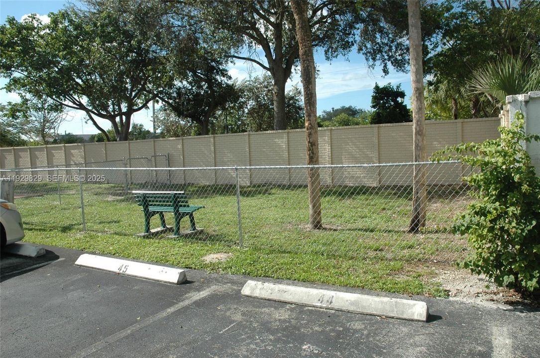 For Sale: $140,000 (2 beds, 1 baths, 880 Square Feet)