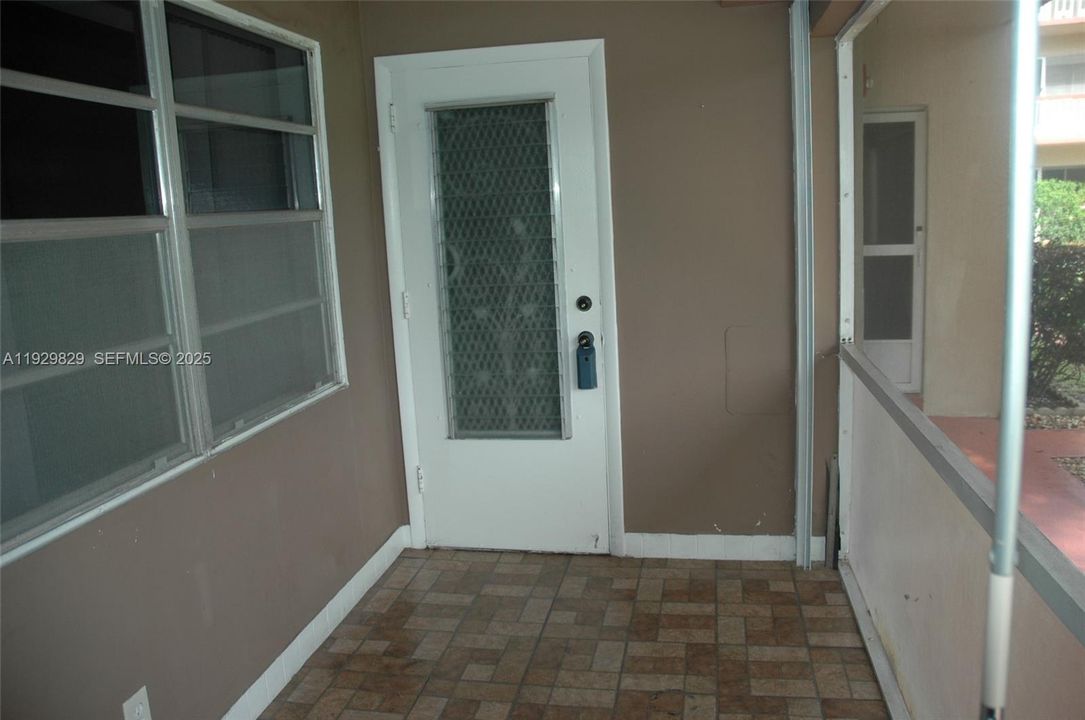 For Sale: $140,000 (2 beds, 1 baths, 880 Square Feet)