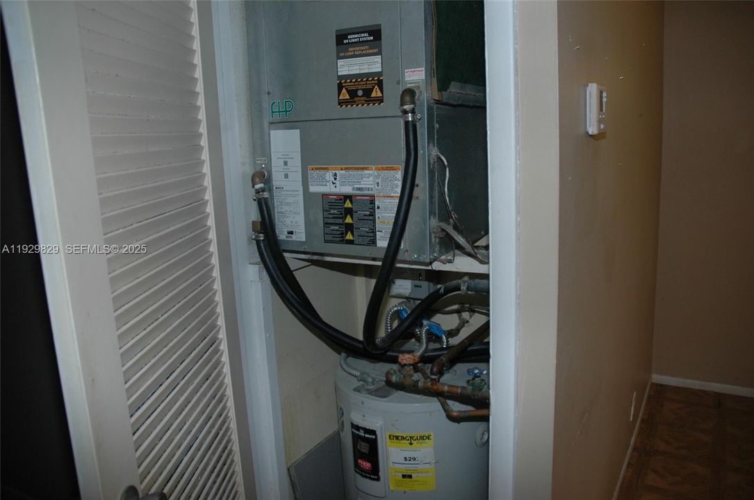 For Sale: $140,000 (2 beds, 1 baths, 880 Square Feet)