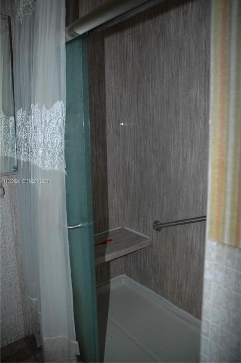 For Sale: $140,000 (2 beds, 1 baths, 880 Square Feet)