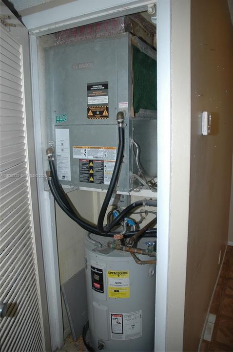 For Sale: $140,000 (2 beds, 1 baths, 880 Square Feet)