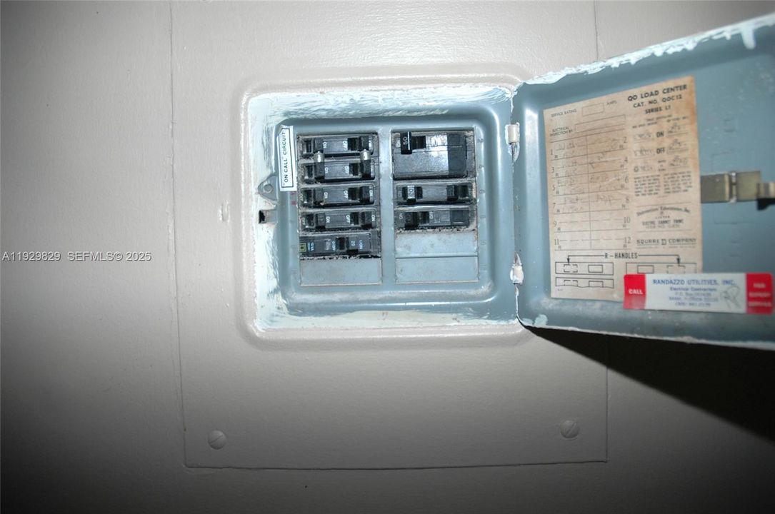 For Sale: $140,000 (2 beds, 1 baths, 880 Square Feet)