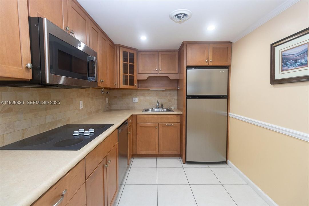 For Rent: $1,890 (1 beds, 1 baths, 790 Square Feet)
