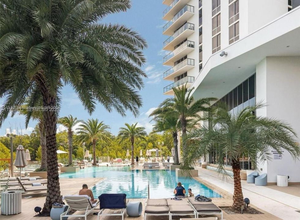 出租: $5,300 (3 贝兹, 3 浴室, 1556 平方英尺)