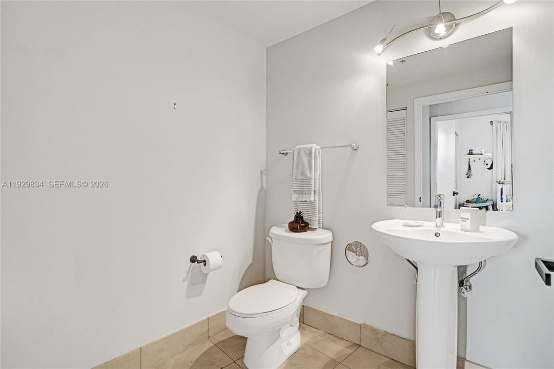 For Sale: $625,000 (2 beds, 2 baths, 1174 Square Feet)