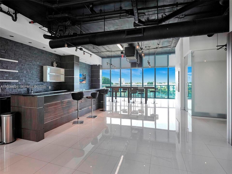 For Sale: $625,000 (2 beds, 2 baths, 1174 Square Feet)