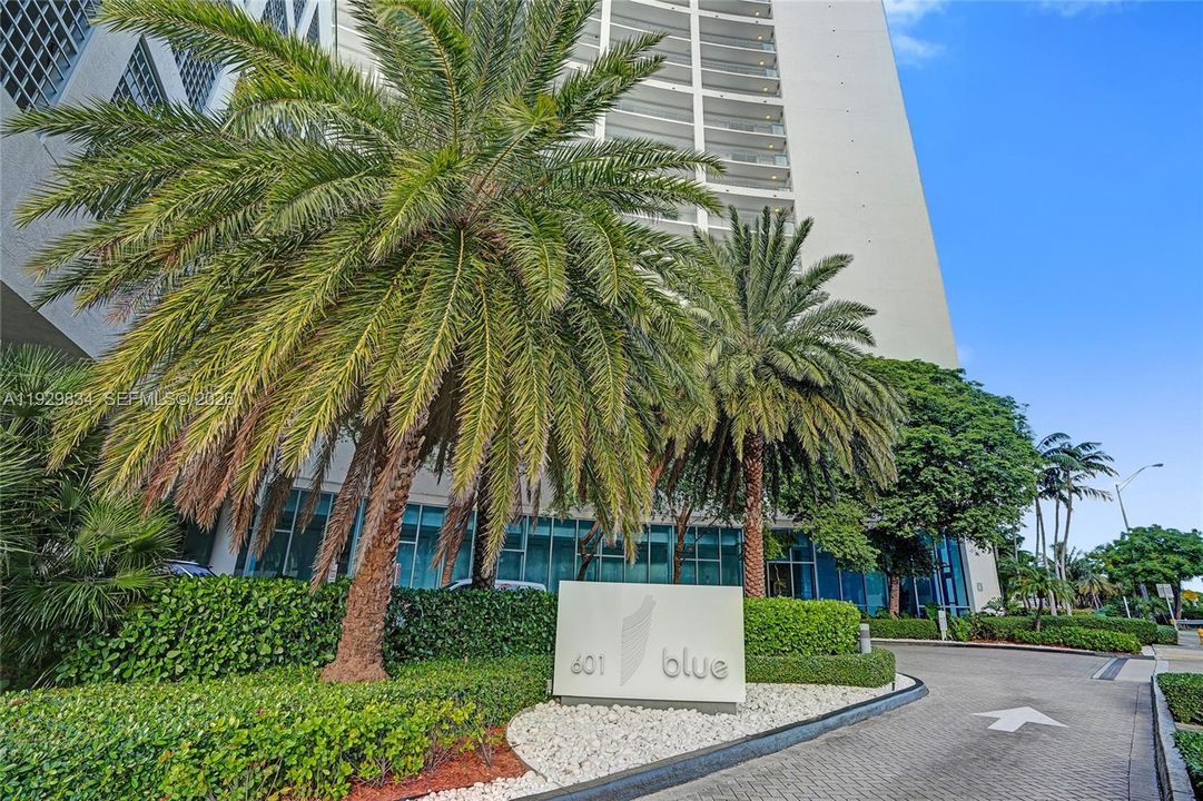 For Sale: $625,000 (2 beds, 2 baths, 1174 Square Feet)