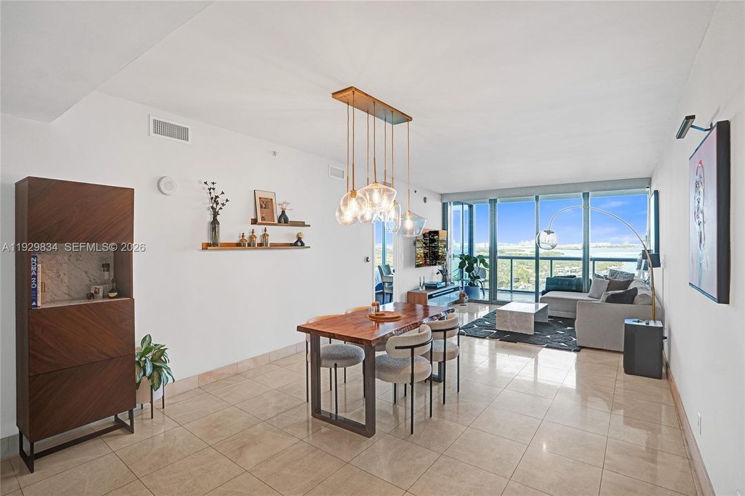 For Sale: $625,000 (2 beds, 2 baths, 1174 Square Feet)