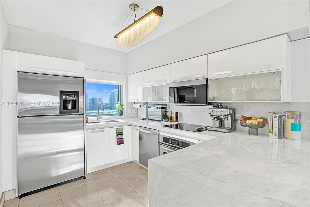 For Sale: $625,000 (2 beds, 2 baths, 1174 Square Feet)