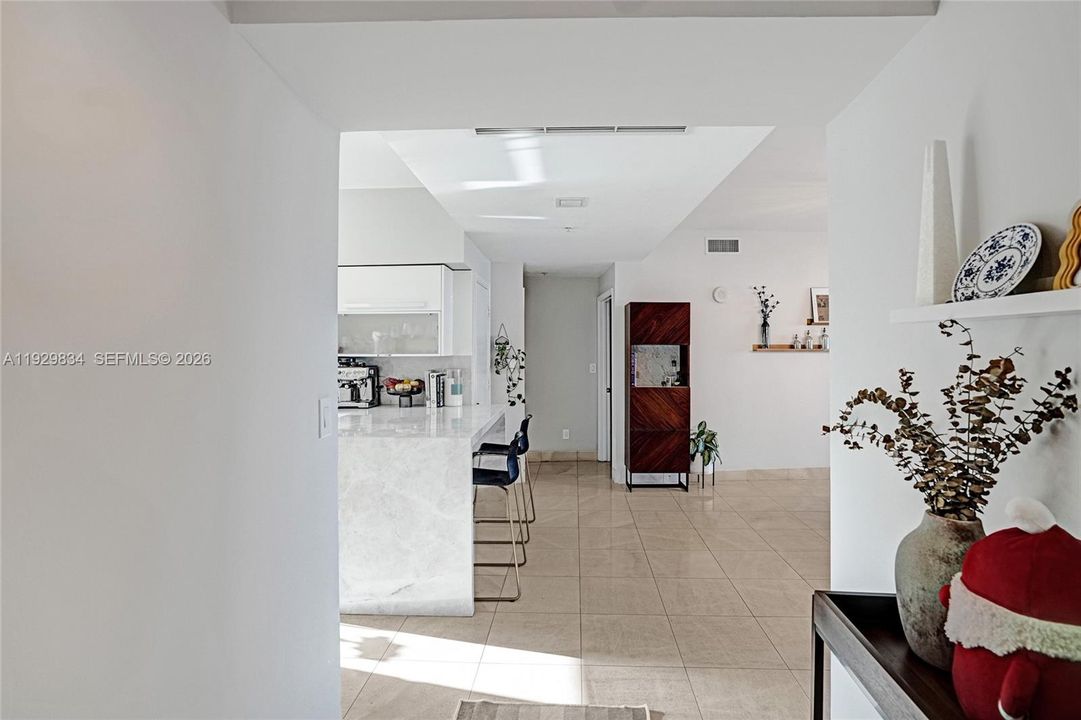 For Sale: $625,000 (2 beds, 2 baths, 1174 Square Feet)