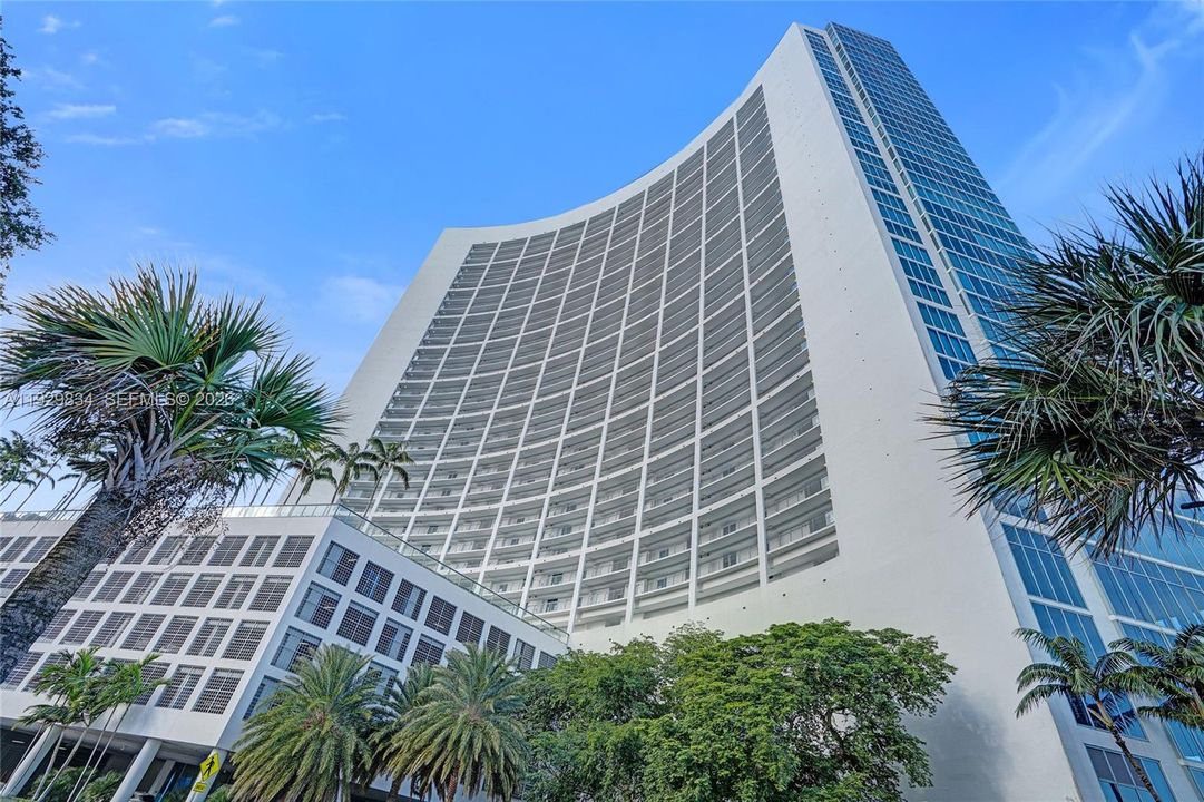 For Sale: $625,000 (2 beds, 2 baths, 1174 Square Feet)