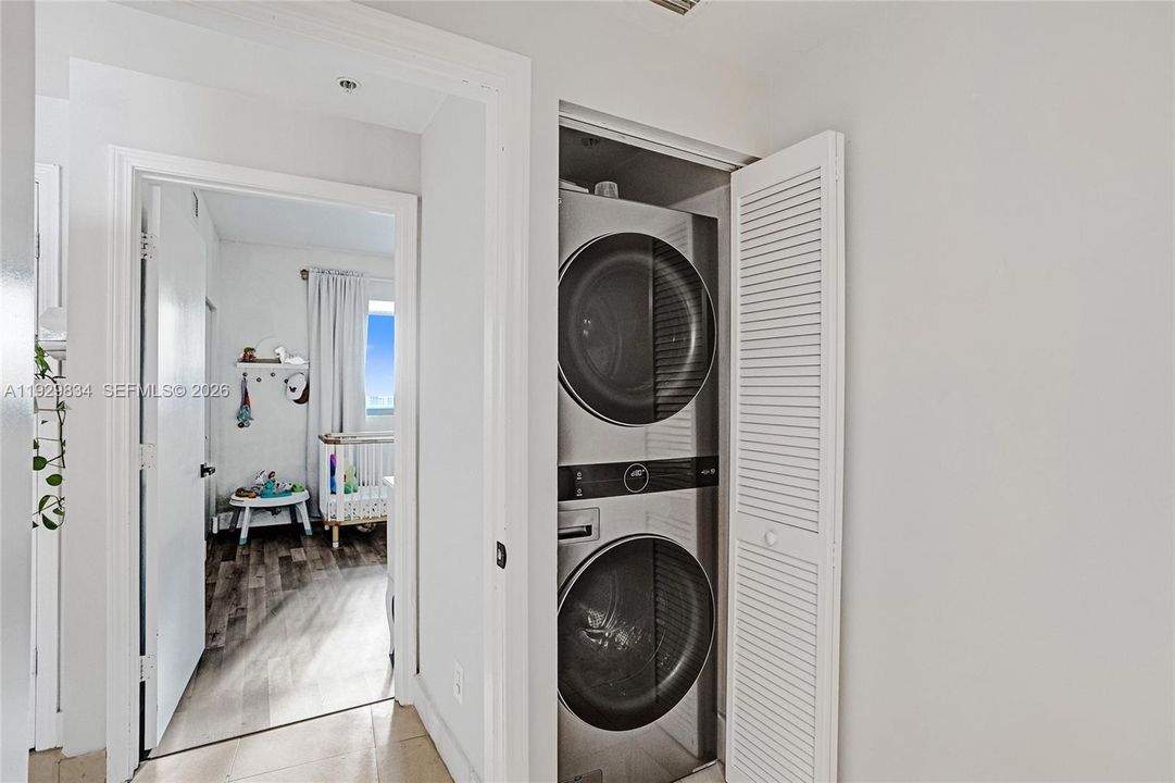 For Sale: $625,000 (2 beds, 2 baths, 1174 Square Feet)