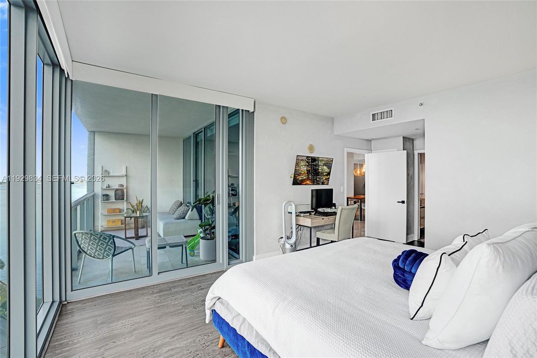 For Sale: $625,000 (2 beds, 2 baths, 1174 Square Feet)