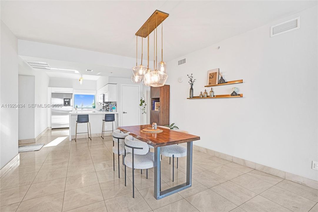 For Sale: $625,000 (2 beds, 2 baths, 1174 Square Feet)