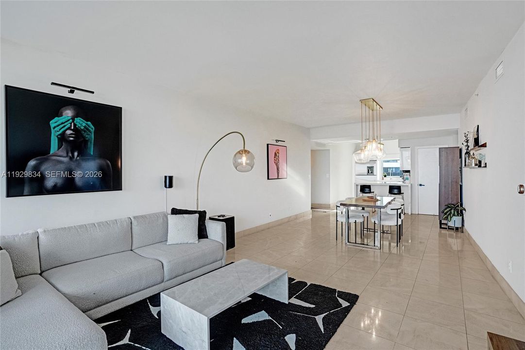 For Sale: $625,000 (2 beds, 2 baths, 1174 Square Feet)