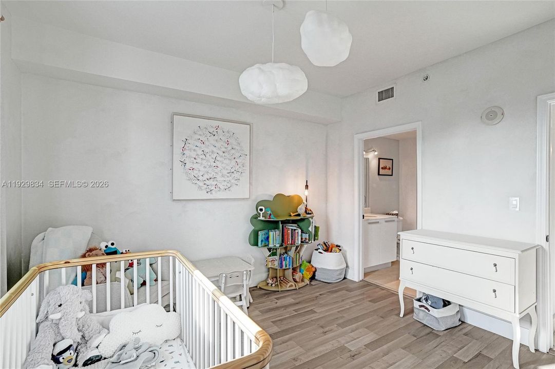 For Sale: $625,000 (2 beds, 2 baths, 1174 Square Feet)