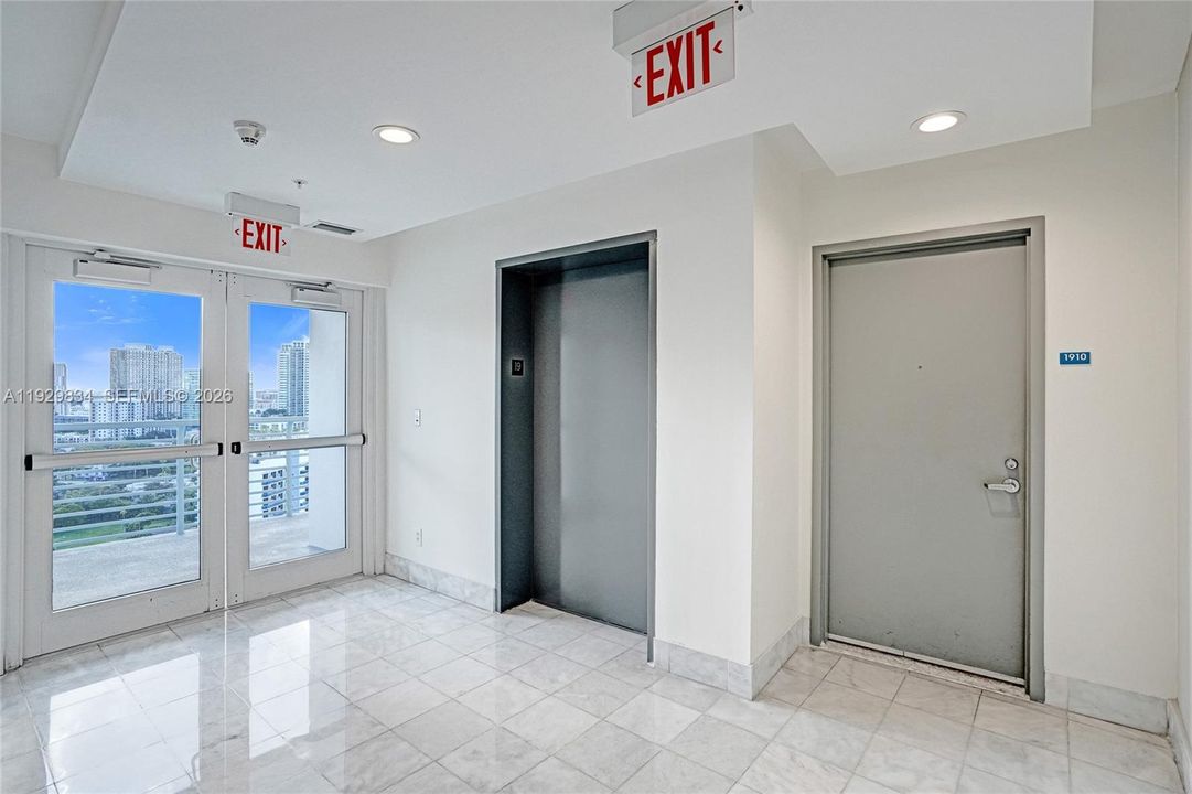 For Sale: $625,000 (2 beds, 2 baths, 1174 Square Feet)