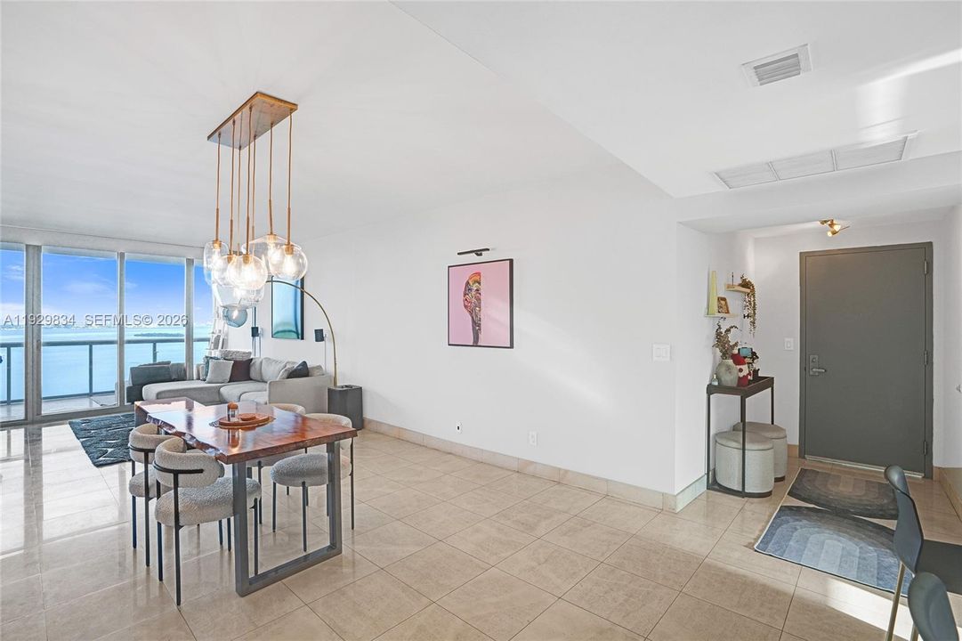 For Sale: $625,000 (2 beds, 2 baths, 1174 Square Feet)