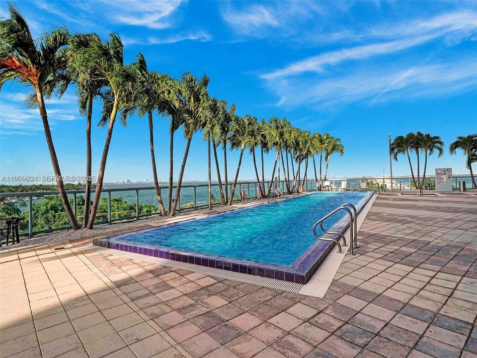 For Sale: $625,000 (2 beds, 2 baths, 1174 Square Feet)