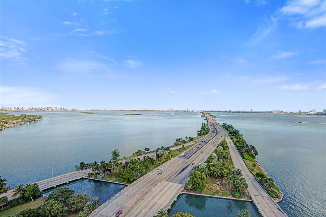 For Sale: $625,000 (2 beds, 2 baths, 1174 Square Feet)