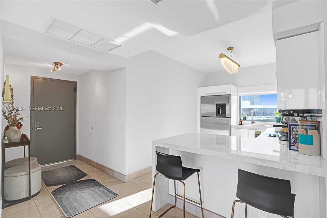 For Sale: $625,000 (2 beds, 2 baths, 1174 Square Feet)