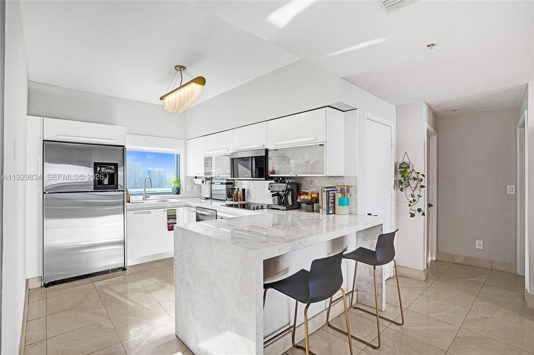 For Sale: $625,000 (2 beds, 2 baths, 1174 Square Feet)