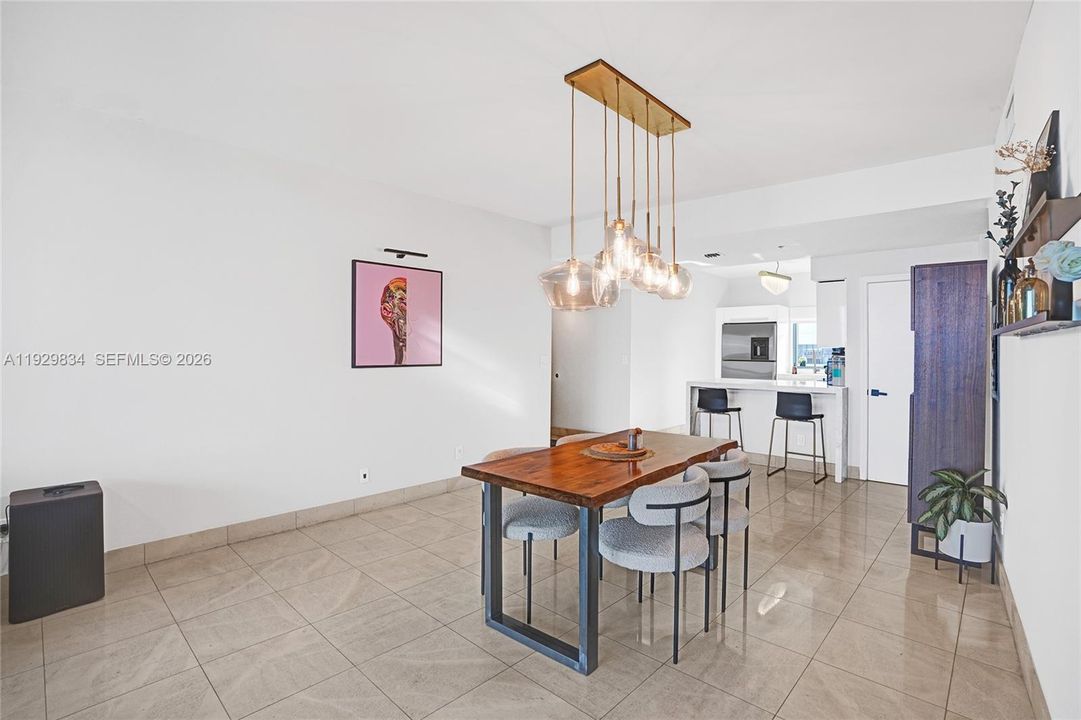 For Sale: $625,000 (2 beds, 2 baths, 1174 Square Feet)