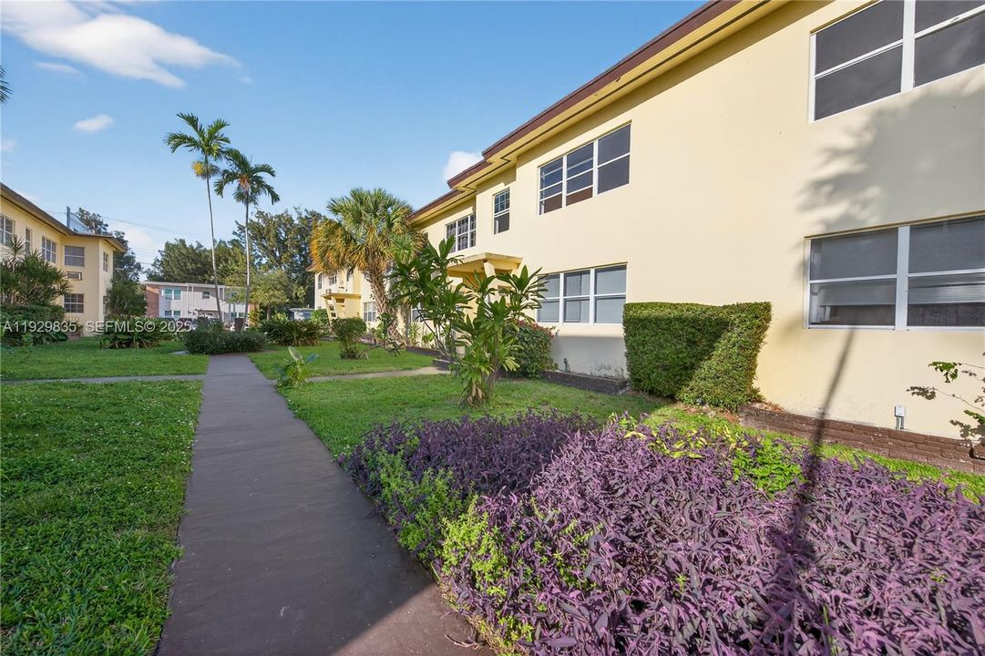 For Rent: $2,300 (2 beds, 1 baths, 0 Square Feet)