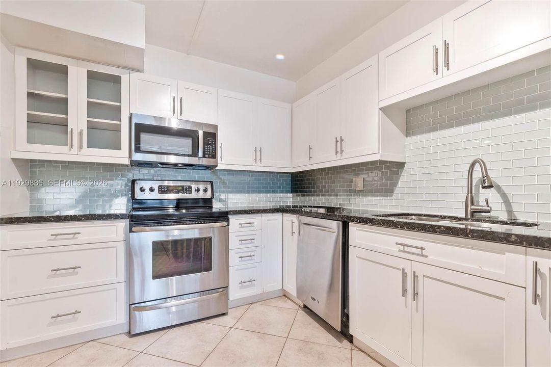 待售: $300,000 (2 贝兹, 2 浴室, 1256 平方英尺)