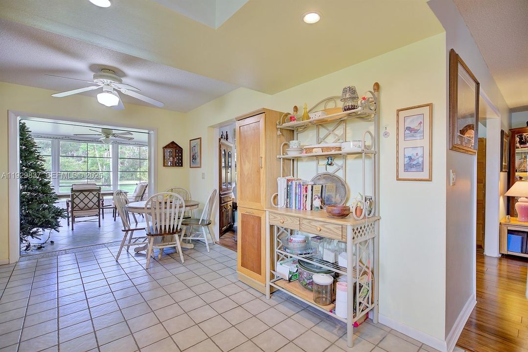 待售: $290,000 (2 贝兹, 2 浴室, 1448 平方英尺)