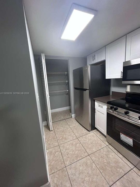 For Rent: $2,000 (2 beds, 2 baths, 965 Square Feet)