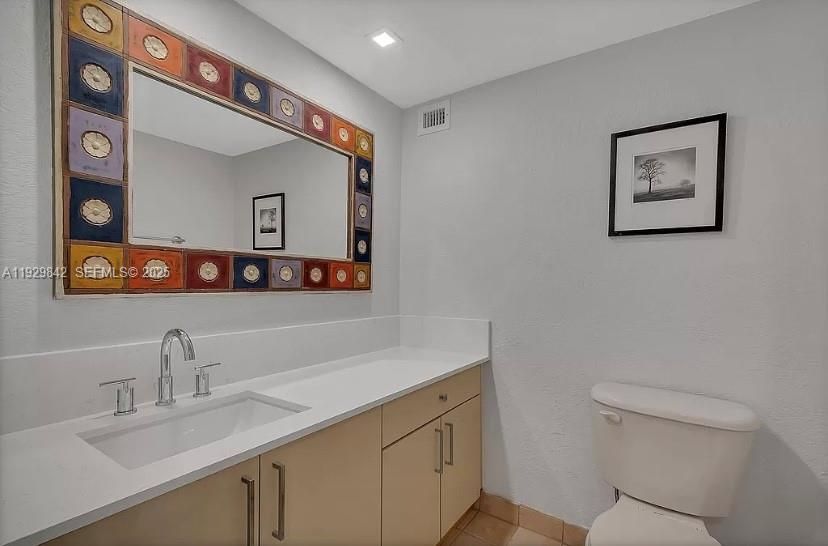 For Sale: $519,000 (1 beds, 1 baths, 980 Square Feet)