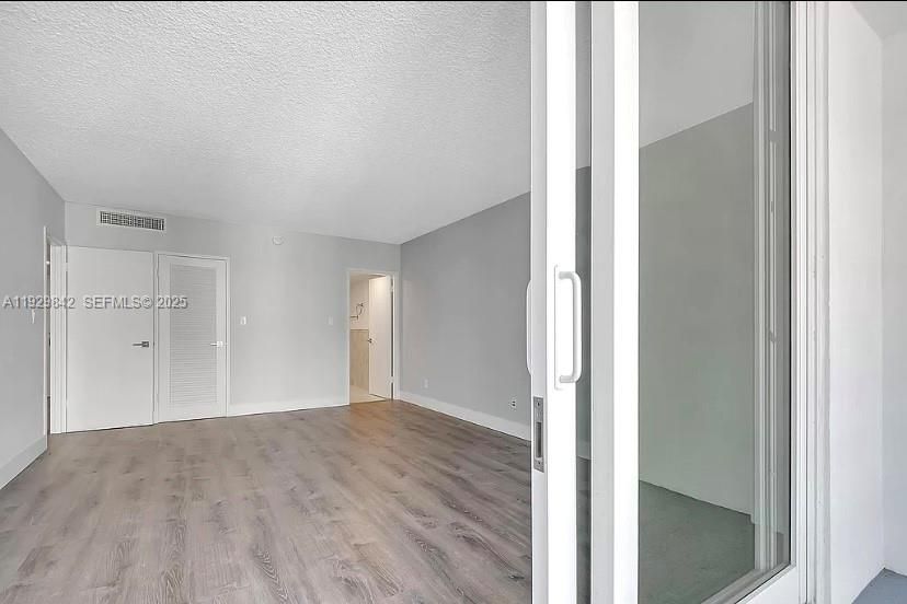 For Sale: $519,000 (1 beds, 1 baths, 980 Square Feet)