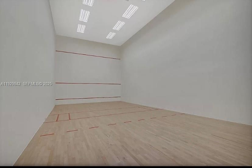 For Sale: $519,000 (1 beds, 1 baths, 980 Square Feet)