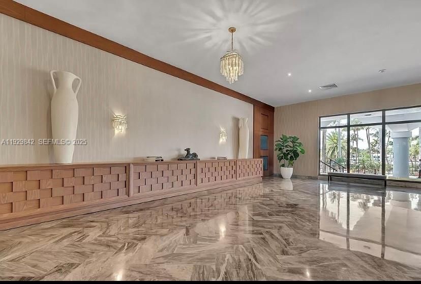 For Sale: $519,000 (1 beds, 1 baths, 980 Square Feet)