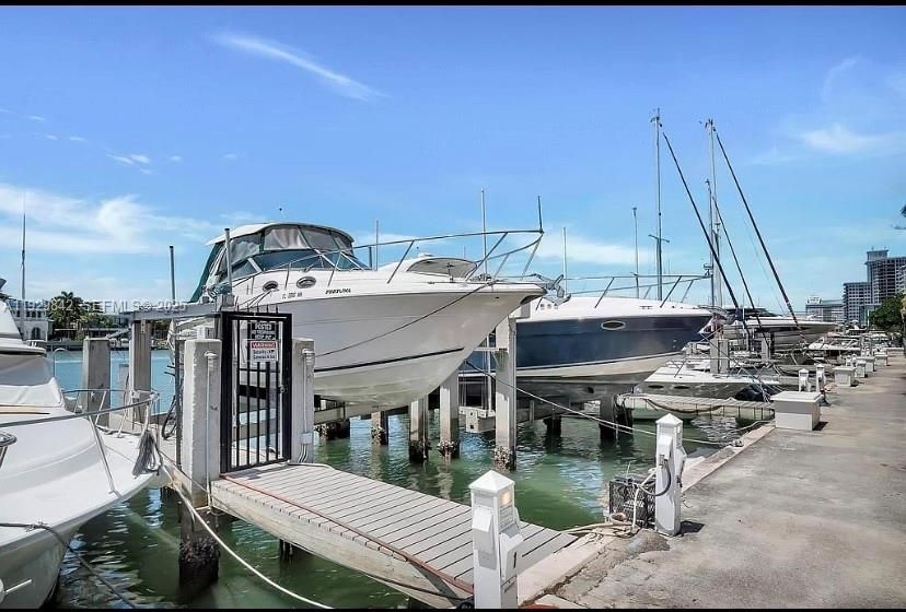 For Sale: $519,000 (1 beds, 1 baths, 980 Square Feet)