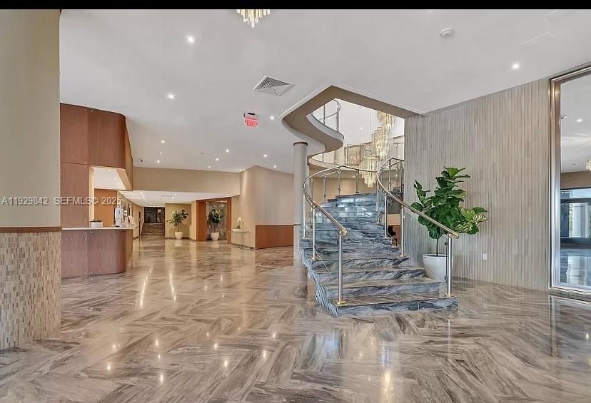 For Sale: $519,000 (1 beds, 1 baths, 980 Square Feet)