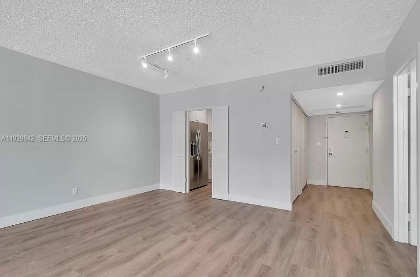 For Sale: $519,000 (1 beds, 1 baths, 980 Square Feet)