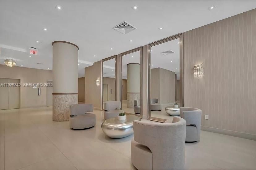 For Sale: $519,000 (1 beds, 1 baths, 980 Square Feet)