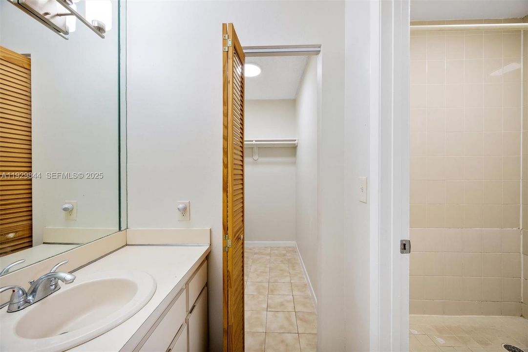 For Rent: $3,000 (3 beds, 2 baths, 2730 Square Feet)