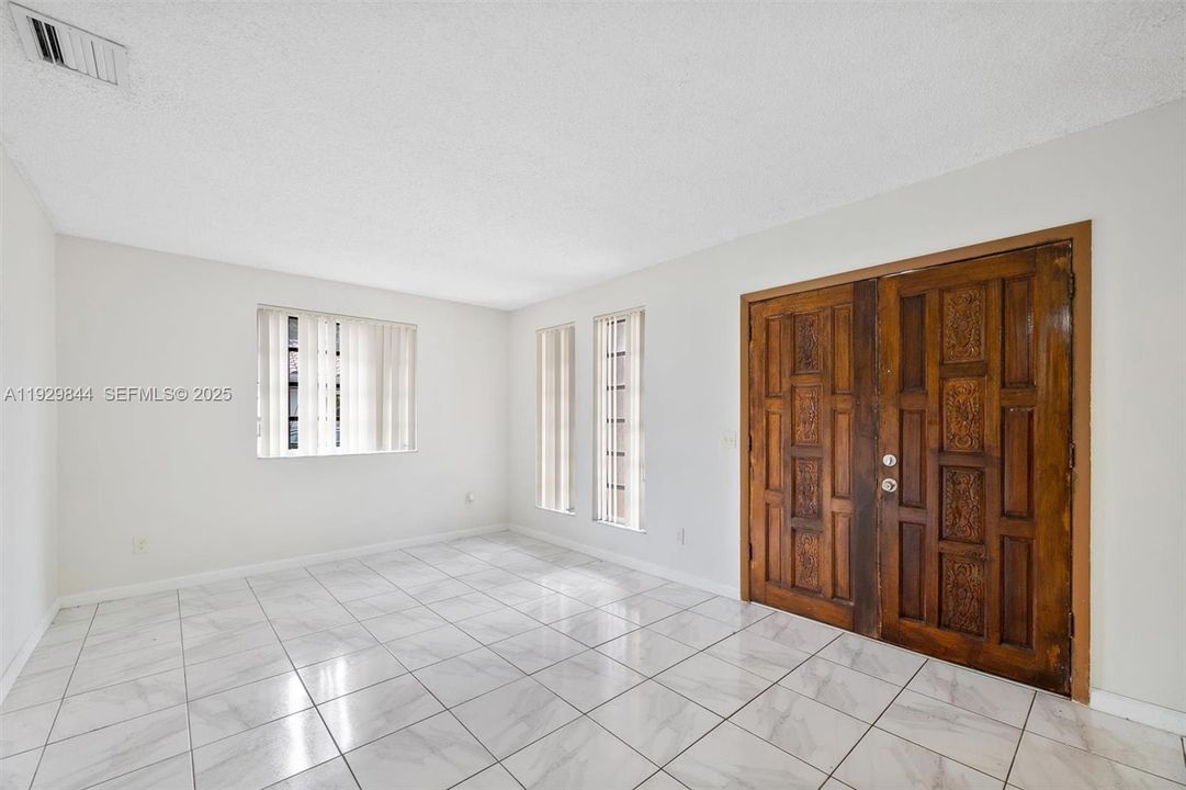 For Rent: $3,000 (3 beds, 2 baths, 2730 Square Feet)