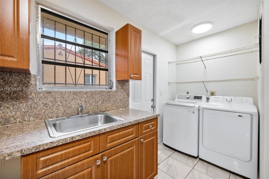 For Rent: $3,000 (3 beds, 2 baths, 2730 Square Feet)