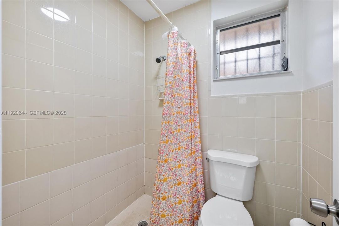 For Rent: $3,000 (3 beds, 2 baths, 2730 Square Feet)